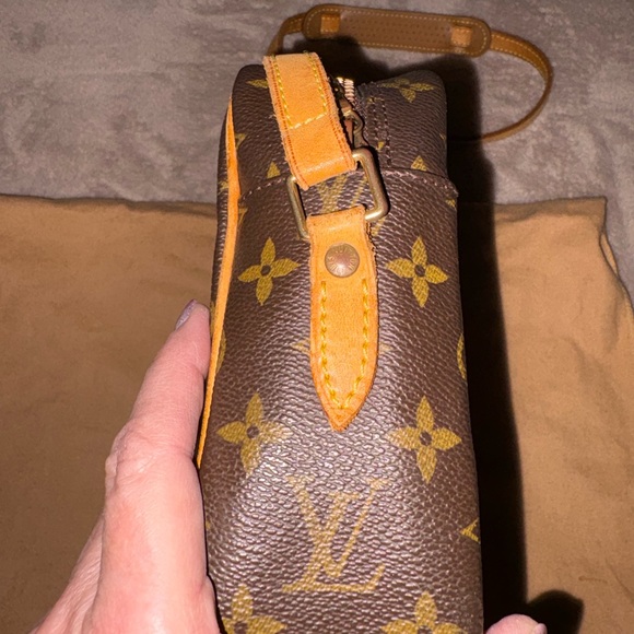 Louis Vuitton Black and Brown Monogram Messenger Bag - Picture 3 of 8